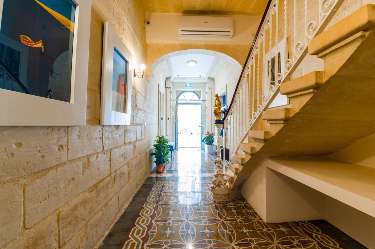 Monreal Boutique Townhouse - R024Rm4 Hotel Paola Ngoại thất bức ảnh